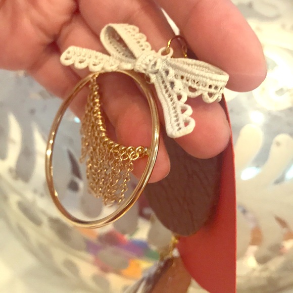 Handmade “put a bow on it” Earring - Picture 6 of 7